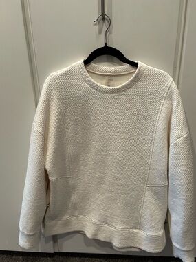 CALIA by Carrie Underwood Cream Quilted Crewneck Sweatshirt
